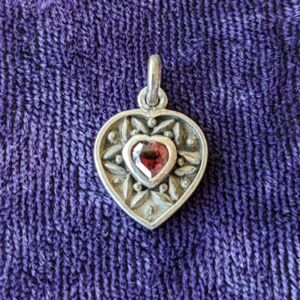 Vintage 925 Sterling Silver Exotic Heart Shaped Pendant With Natural Garnet